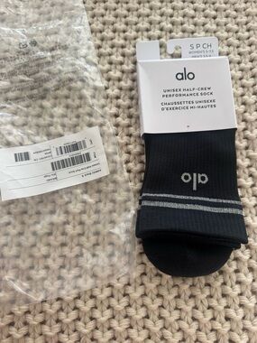 Authentic ALO Yoga Unisex Black Performance Half-Crew Socks size Small